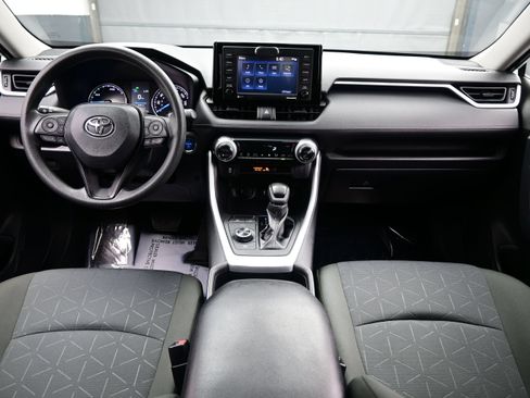 Used 2022 Toyota RAV4 XLE AWD/4WD image 17