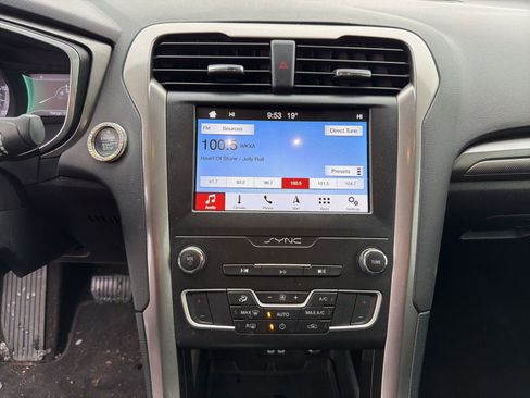 Used 2019 Ford Fusion SE image 15