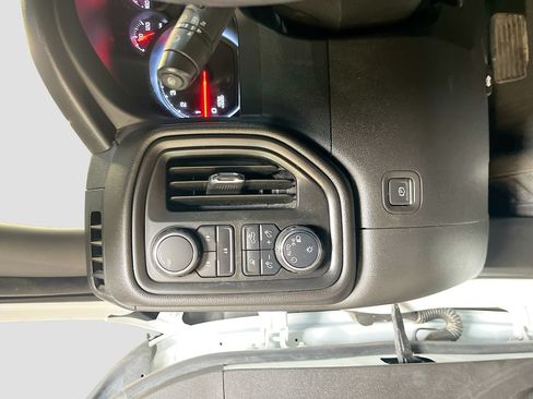 Used 2024 Chevrolet Silverado 2500 Custom w/ Custom Convenience Package AWD/4WD image 10