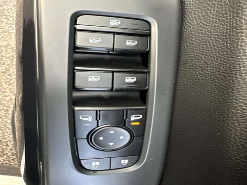 Used 2023 Nissan Pathfinder SV image 20