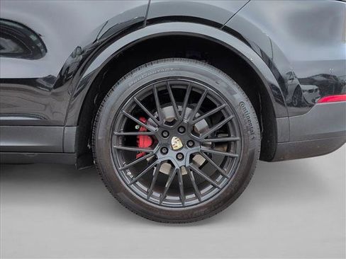 Used 2020 Porsche Cayenne image 26