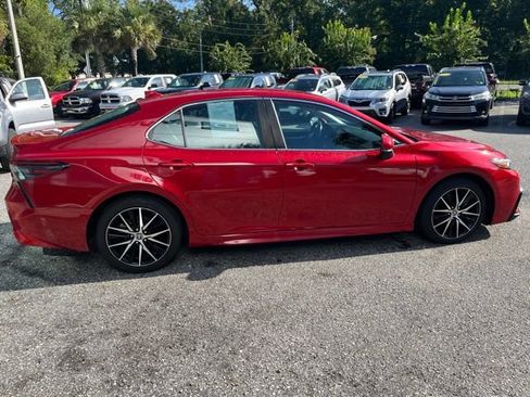 Used 2022 Toyota Camry SE FWD image 9