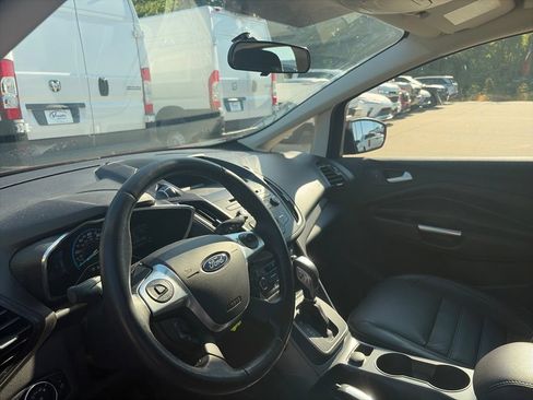 Used 2017 Ford C-MAX Energi SE w/ Equipment Group 402A FWD image 16