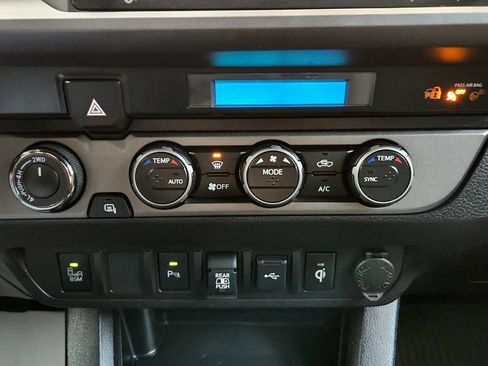 Used 2021 Toyota Tacoma TRD Off-Road w/ Technology Package AWD/4WD image 28