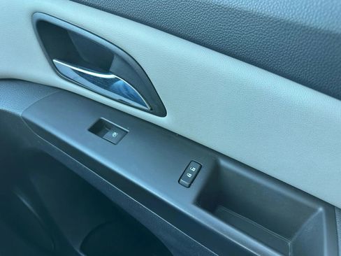 Used 2016 Chevrolet Cruze LT image 41