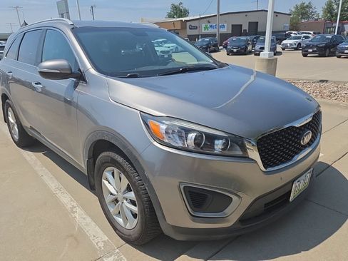 Used 2016 Kia Sorento FWD image 4