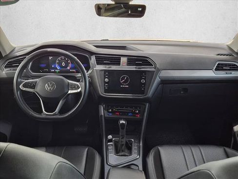 Used 2022 Volkswagen Tiguan SE FWD image 17