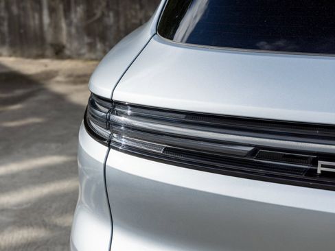 Certified 2025 Porsche Cayenne AWD/4WD image 18