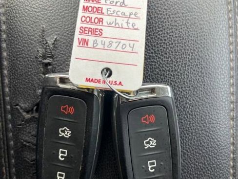 Used 2019 Ford Escape SE image 48
