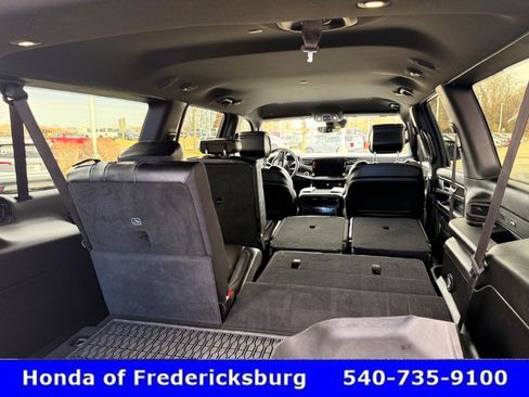 Used 2024 Jeep Wagoneer L Series II w/ Flexible Seating Group image 37