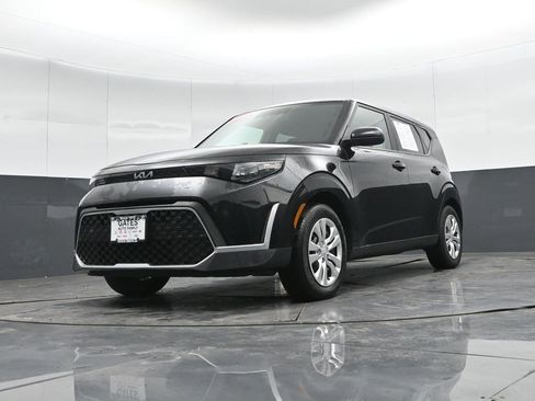 Used 2023 Kia Soul LX image 38
