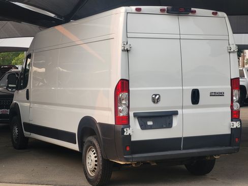 Used 2025 RAM ProMaster 2500 w/ Convenience Group FWD image 4