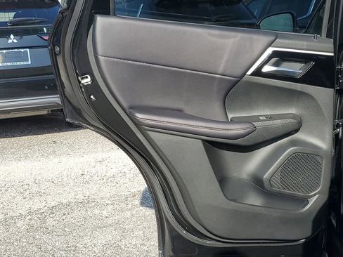 Used 2024 Mitsubishi Outlander SE Black Edition FWD image 13
