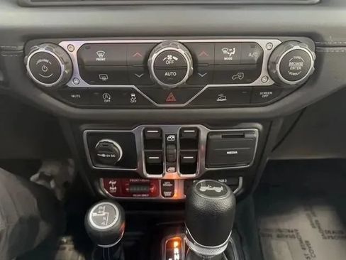 Used 2024 Jeep Wrangler Unlimited Rubicon AWD/4WD image 38