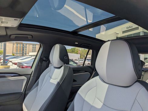 New 2026 Volkswagen Tiguan SE R-Line AWD/4WD image 16