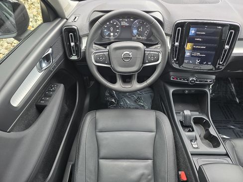 Used 2021 Volvo XC40 T5 Momentum w/ Premium Package image 31