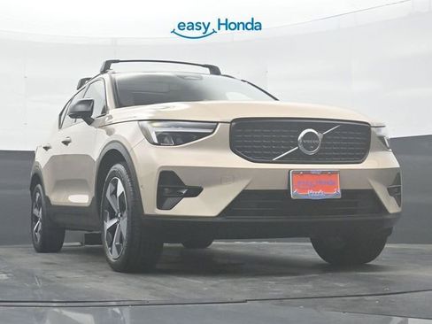 Used 2026 Volvo XC40 B4 Plus image 28