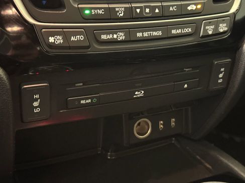 Used 2018 Honda Pilot Touring image 29