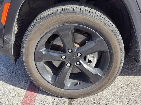 Used 2021 Jeep Grand Cherokee L Laredo image 8