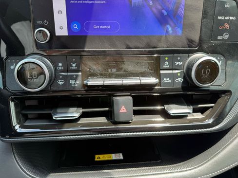 Used 2023 Toyota Highlander XSE FWD image 38