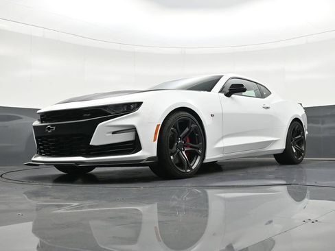 Used 2019 Chevrolet Camaro SS image 23