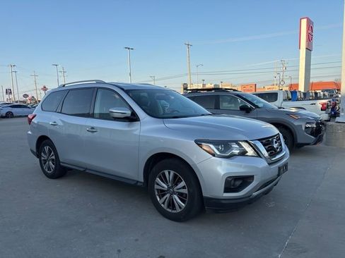 Used 2019 Nissan Pathfinder SL image 2
