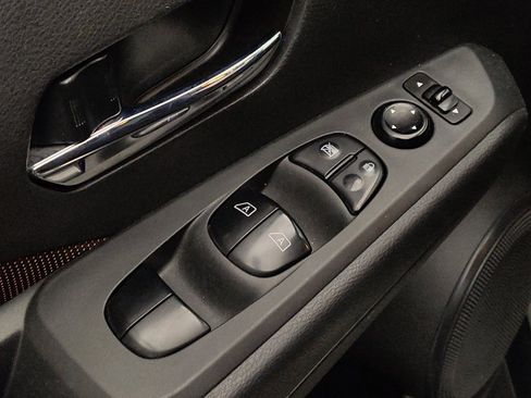 Used 2021 Nissan Kicks SR w/ Interior Electronics Package FWD image 27