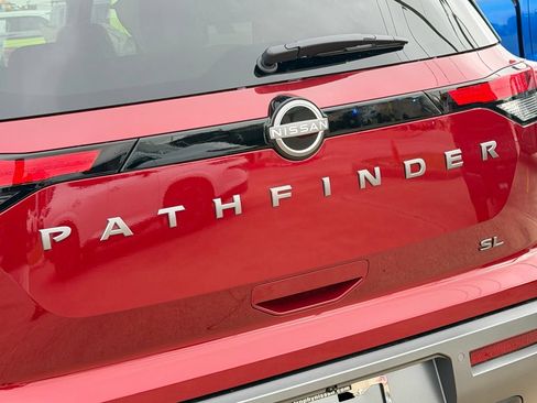 New 2026 Nissan Pathfinder SL FWD image 9