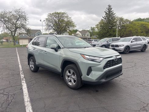 Used 2022 Toyota RAV4 XLE AWD/4WD image 3
