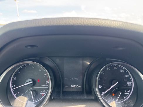 Used 2022 Toyota Camry SE FWD image 40