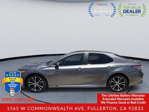 Used 2018 Toyota Camry SE FWD image 5