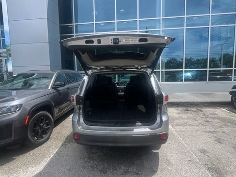 Used 2016 Toyota Highlander XLE FWD image 13