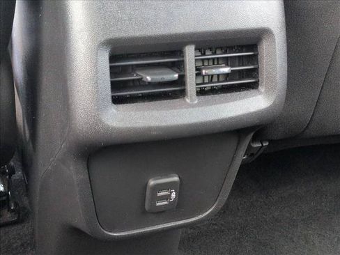 Used 2024 Chevrolet Equinox LT AWD/4WD image 16
