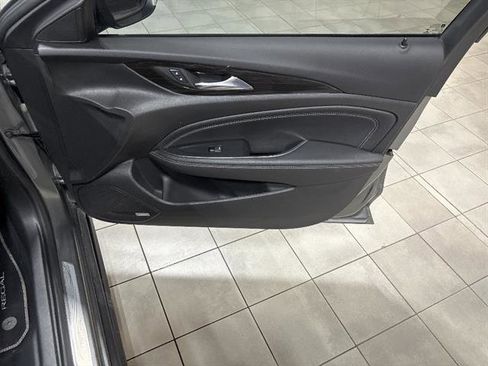 Used 2018 Buick Regal Essence w/ Driver Confidence Package #1 image 20