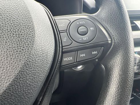 Used 2021 Toyota RAV4 XLE AWD/4WD image 19