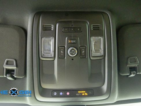 Used 2022 Chevrolet Suburban Premier AWD/4WD image 23