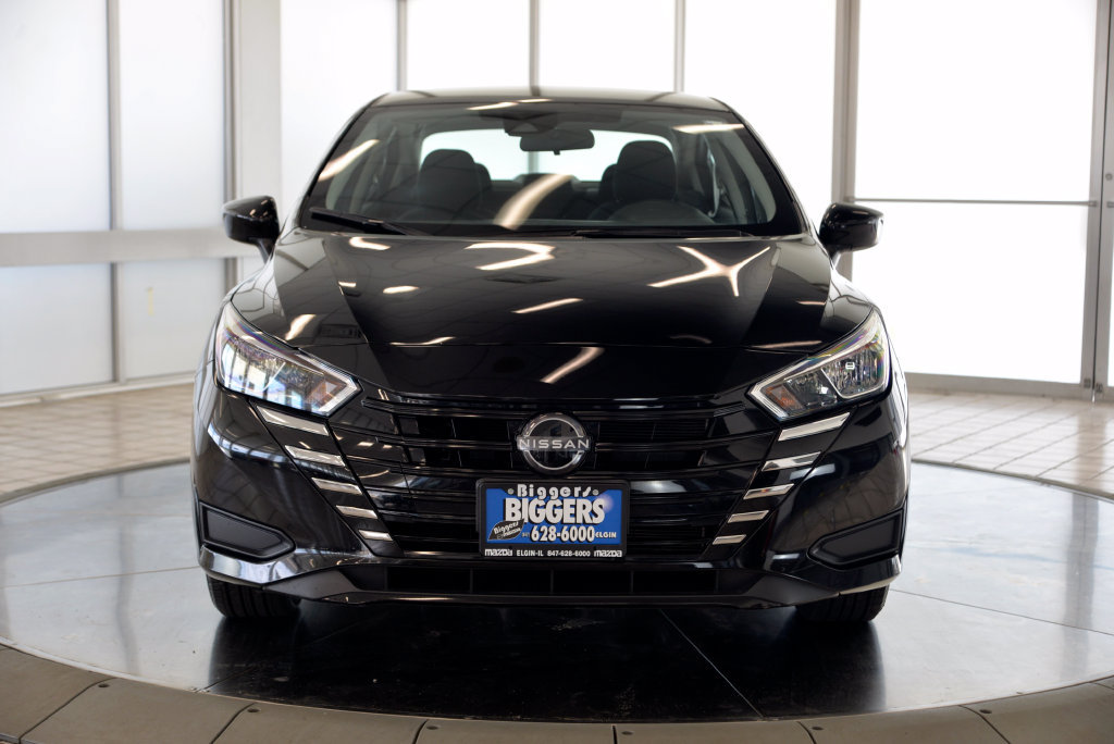 Used 2023 Nissan Versa SV FWD image 3