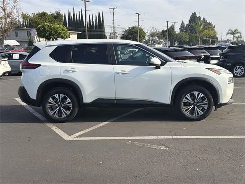 Used 2023 Nissan Rogue SV image 3