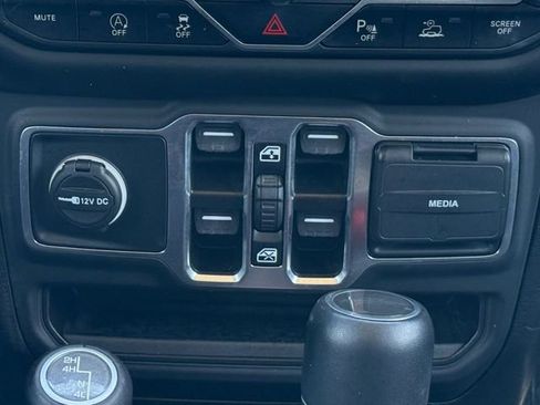 Used 2023 Jeep Gladiator Overland AWD/4WD image 7