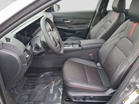 Used 2026 Nissan Sentra SR w/ SR Premium Package FWD image 9