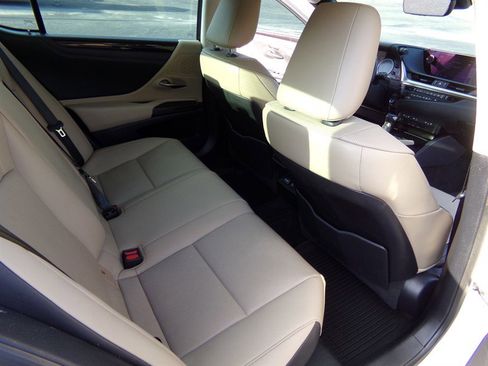 Used 2020 Lexus ES 300h w/ Premium Package image 30