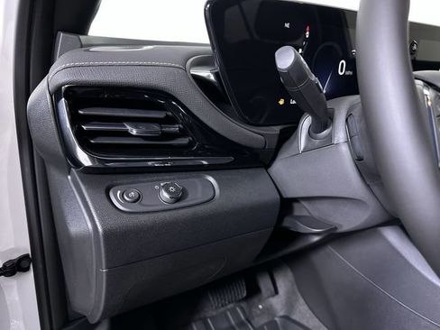 New 2026 Buick Envista Sport Touring FWD image 19