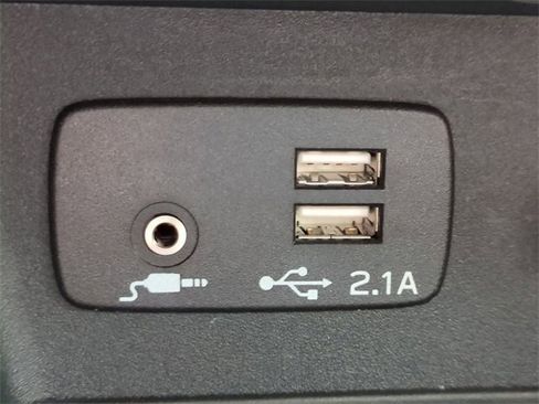 Used 2022 Subaru Forester Premium w/ Popular Package #2 image 21