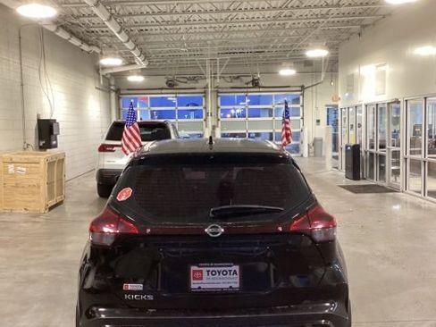 Used 2021 Nissan Kicks S image 9