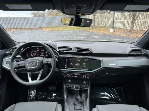 Certified 2025 Audi Q3 2.0T Premium w/ Convenience Package image 9