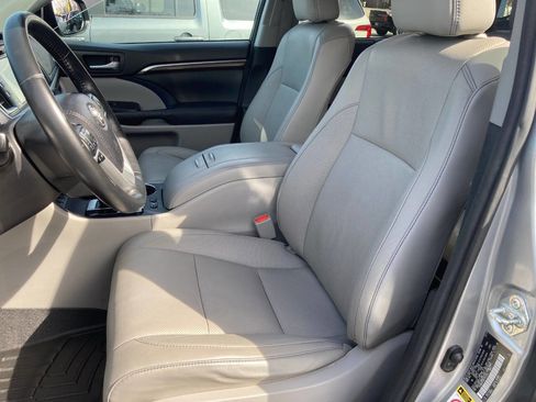 Used 2015 Toyota Highlander Limited image 10