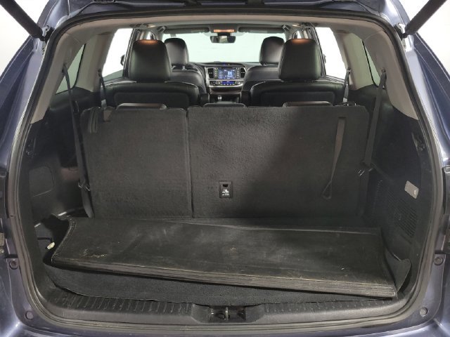 Used 2017 Toyota Highlander XLE AWD/4WD image 29