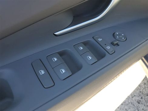 Used 2023 Hyundai Elantra SE image 16