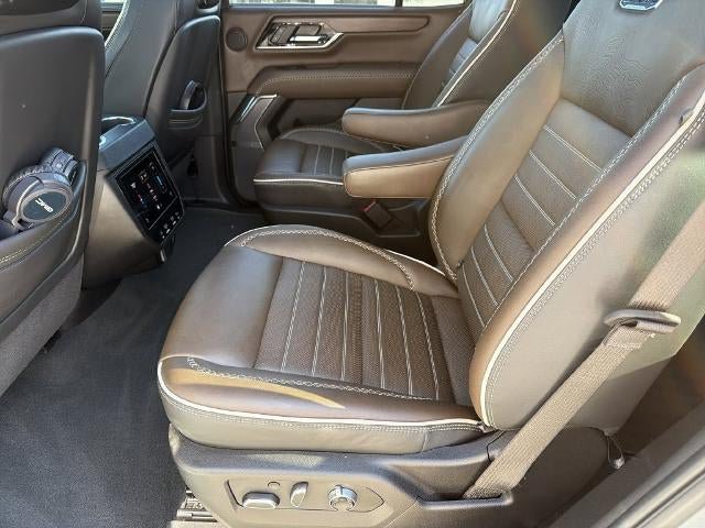 Used 2025 GMC Yukon Denali Ultimate AWD/4WD image 24