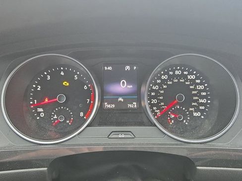 Used 2020 Volkswagen Tiguan SE w/ Panoramic Sunroof Package image 9